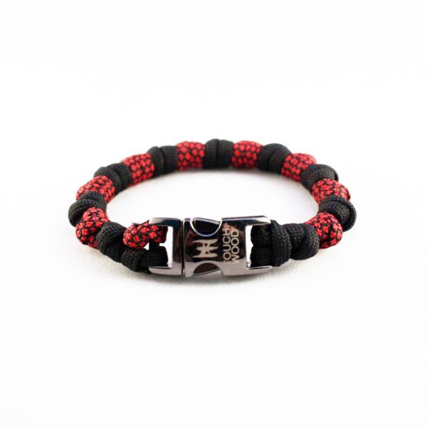 bloody-diamon-beads-buckle-2-1024x683 Bloody Diamond Beads Paracord Bracelet