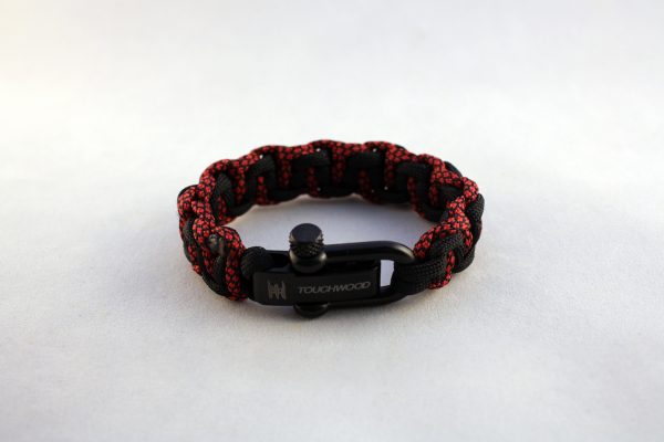 Bloody Diamond Paracord Bracelet (shackle)